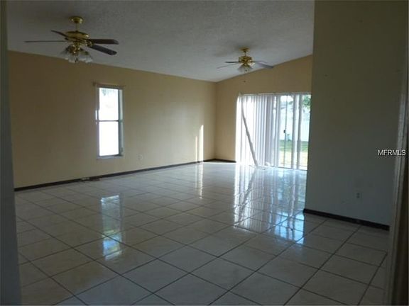 3rd image of 305 Sanddollar Ct