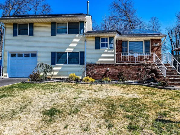 14 Cody St, Fords, NJ 08863