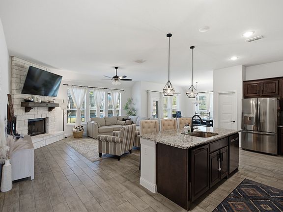 4th image of 500 River Bank Ct