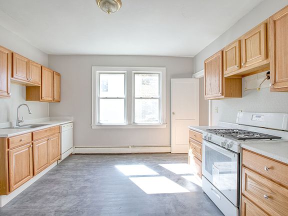 4th image of 429 New Britain Ave Floor 2