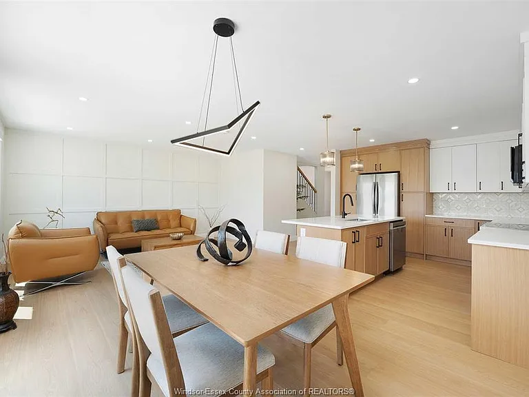 3546 Hallee Cres — Photo 10