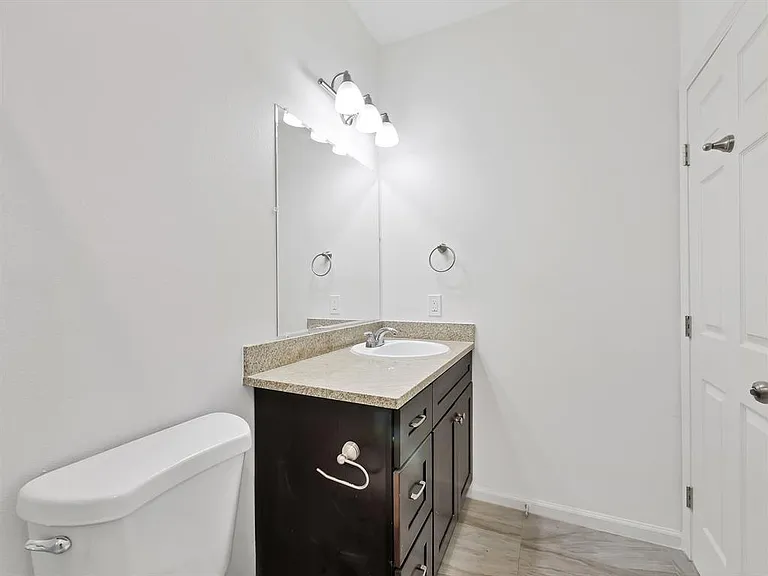 226 Woodbridge Ln — Photo 10