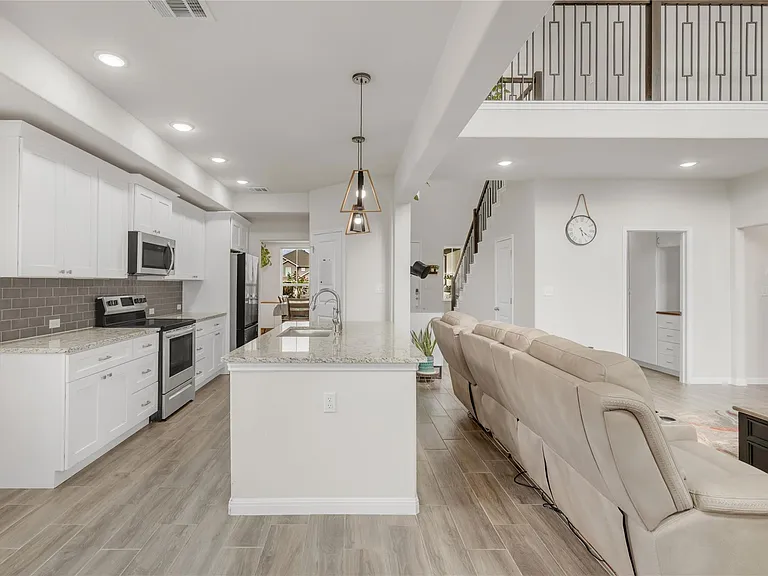 223 Balsam St — Photo 7