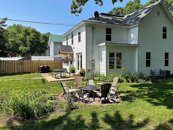 2nd image of 121 W Spruce St