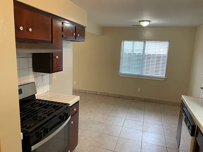 1333 Woodside Dr — Photo 16