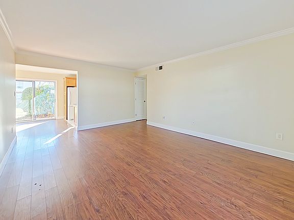 2nd image of 1022B Carriage Dr #B