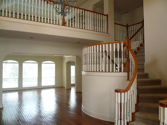 4th image of 2033 Diamond Springs Dr
