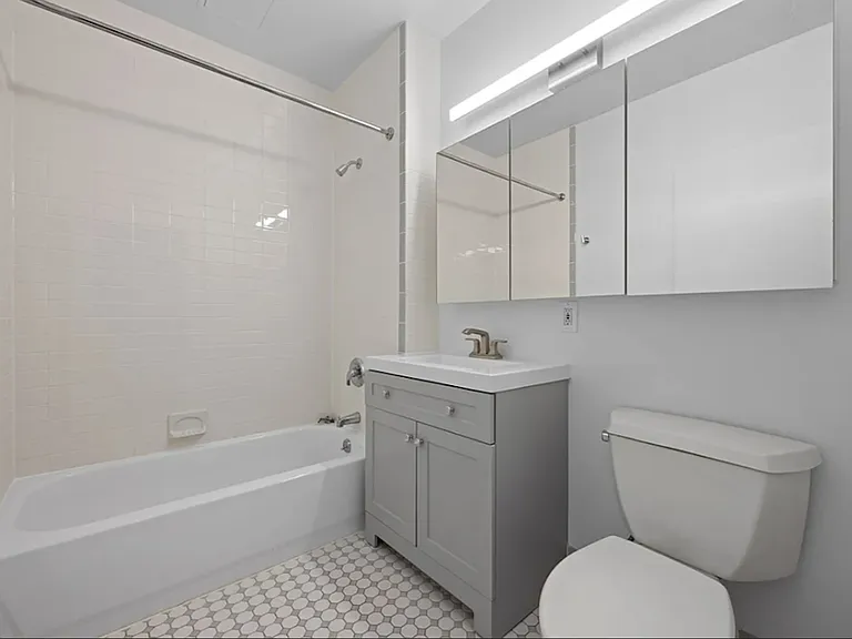520 W 48th St #6K — Photo 4
