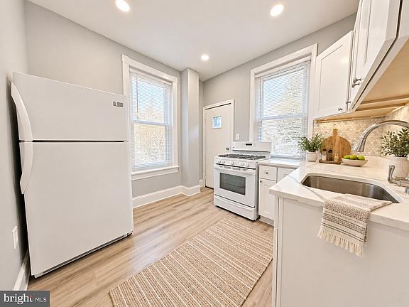 4th image of 1851 N Lecount St
