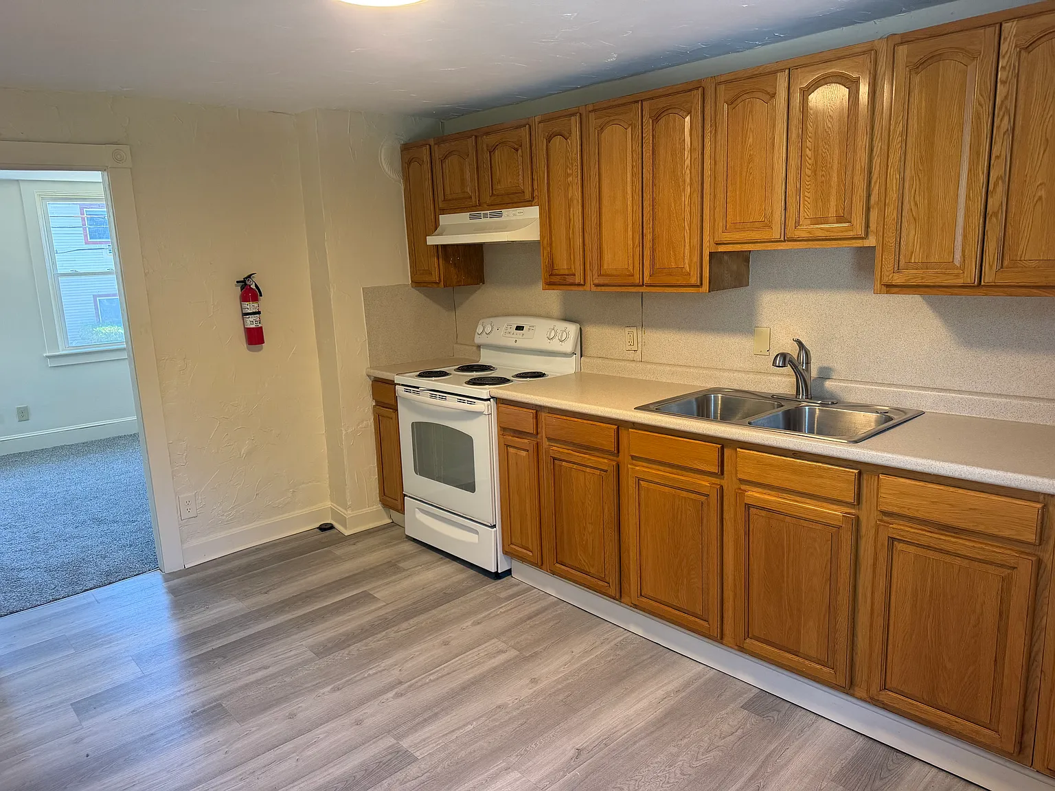 3 bed, 1200 sqft, $1,900 — Photo 4