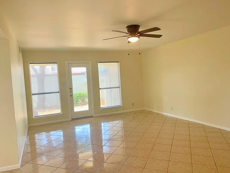 5868 Royal Rdg — Photo 7