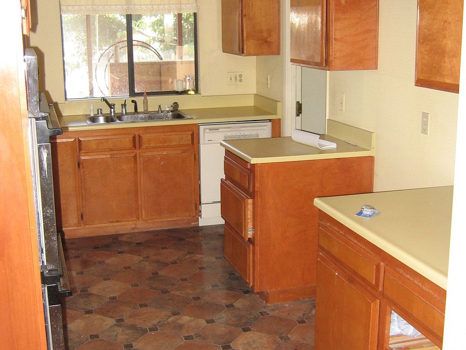2nd image of 16125 Hampson Pl