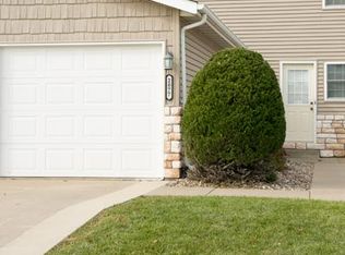 2077 Hummingbird Dr, Dubuque, IA 52002