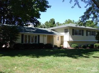 2753 S Luster Ave, Springfield, MO 65804