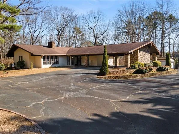 2499 E Maddox Rd, Buford, GA 30519