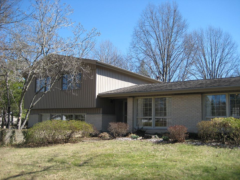 1st image of 903 S Briarwood Dr