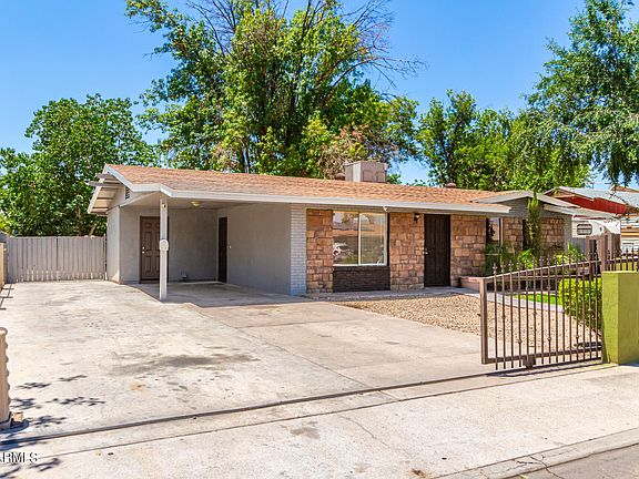 3rd image of 523 E 10TH Drive