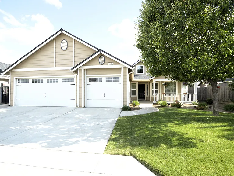 6601 E Saginaw Way — Photo 1