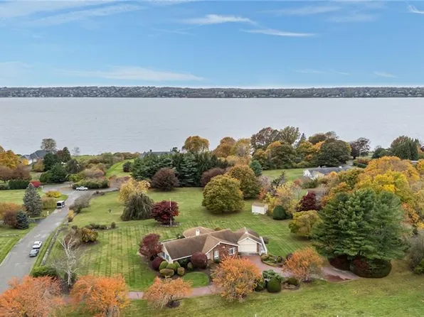 68 Riverscape Ln, Tiverton, RI 02878