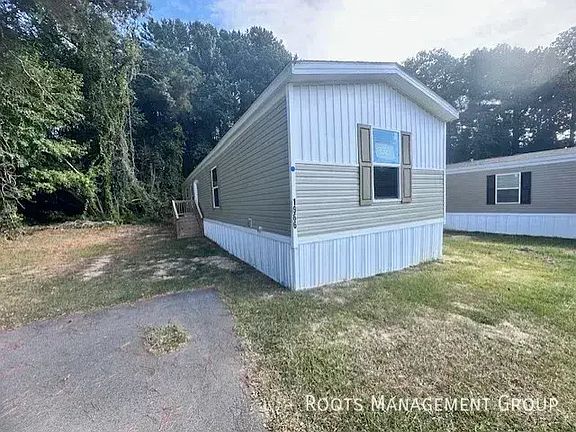2nd image of 1966 Boxwood Ln #1966