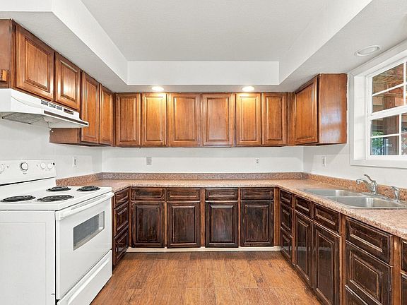 2nd image of 603 E Sanson Ave