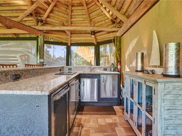 450 NW Sandtrap Ln, Port Saint Lucie, FL 34986