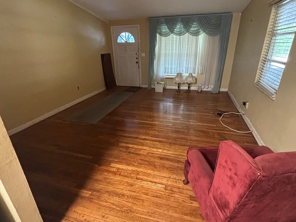 2nd image of 1822 Rainbow Ave