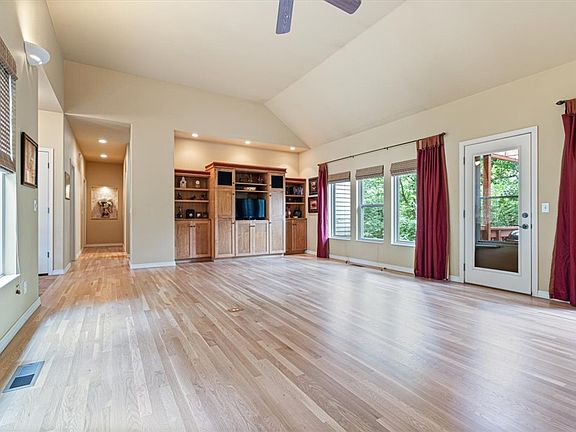 3rd image of 6 Skye Dr