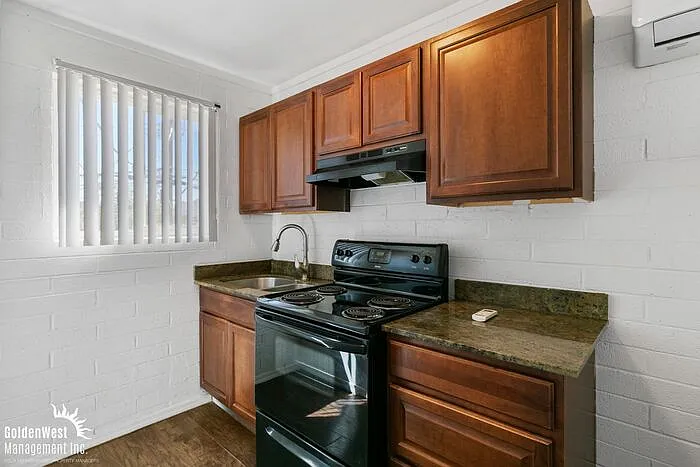 Studio, 1.0 bath, 400 sqft, $725 — Photo 3