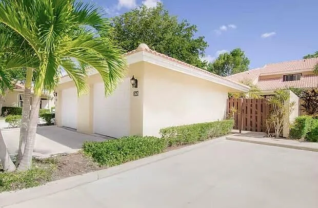 265 Old Meadow Way — Photo 3
