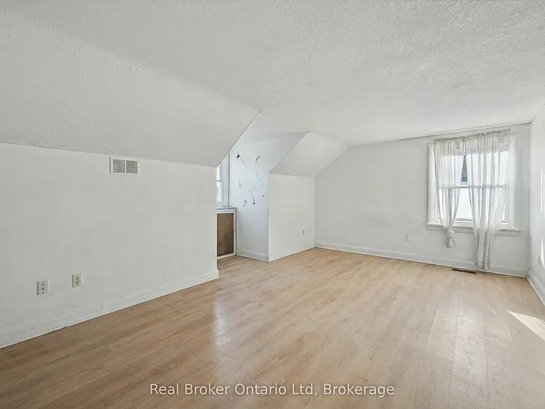 68 Highland Rd W #UPPER — Photo 6