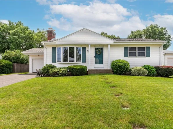 15 Bellevue Blvd E, Rumford, RI 02916