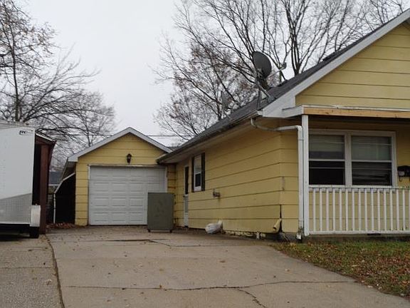 3rd image of 817 Blackhawk Blvd