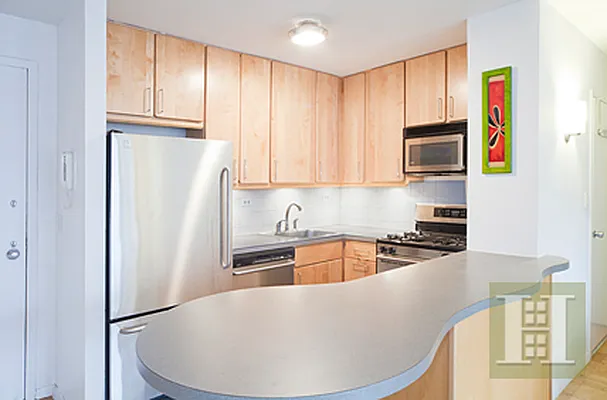 Rented by Halstead Real Estate | media 4