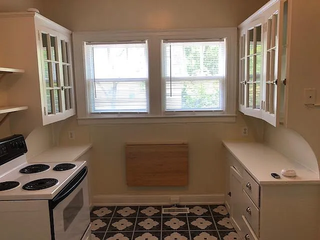 407 Warren St #A — Photo 9