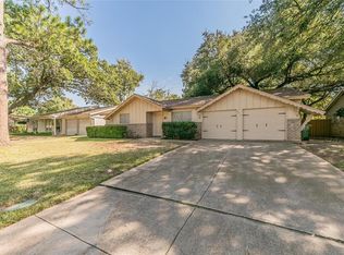 2910 Mark Dr, Arlington, TX 76013