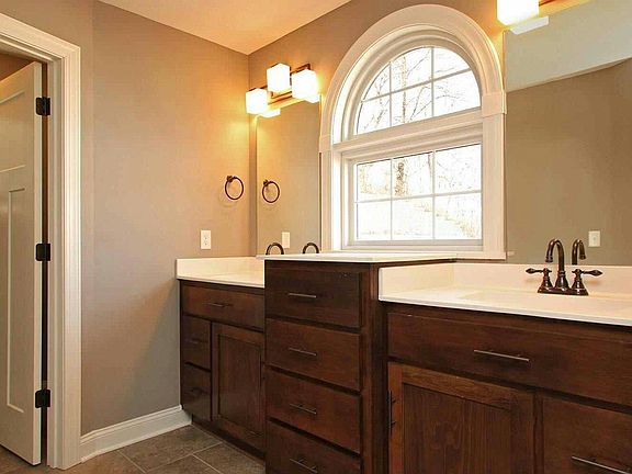 3rd image of 5850 N London Ave