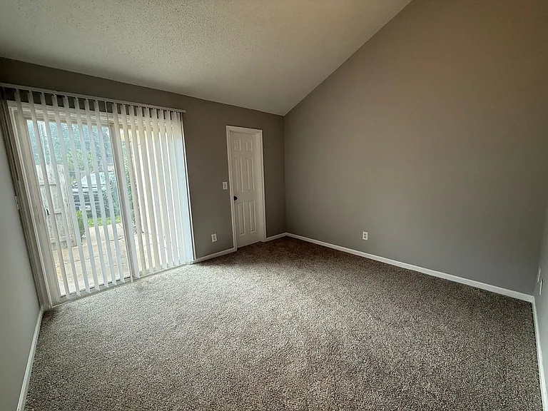 608 N Jackson St — Photo 5