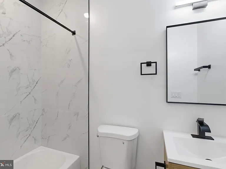 4021 Brown St #3 — Photo 8