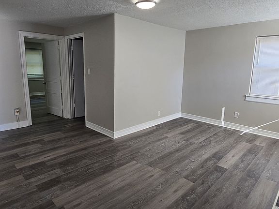 4th image of 2912 Woodleigh St #3