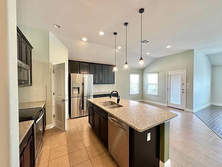 830 Old World Dr — Photo 8