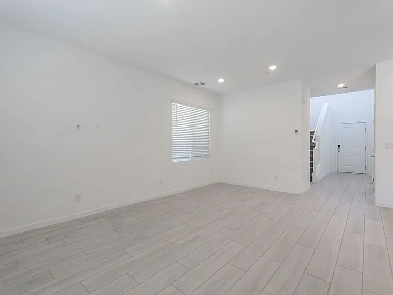 621 Camilla Crk — Photo 3