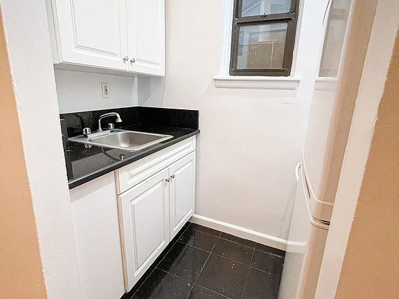4th image of 420 E 82nd St #3I
