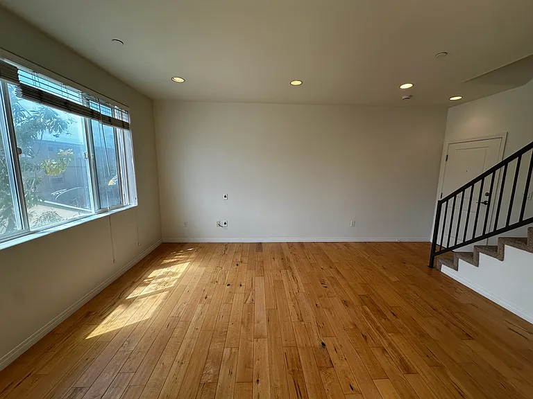 3427 Mentone Ave — Photo 1