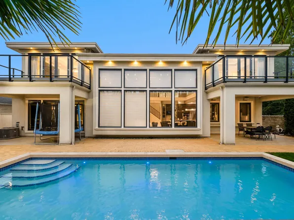 6300 Riverdale Dr, Richmond, BC V7C 2G1