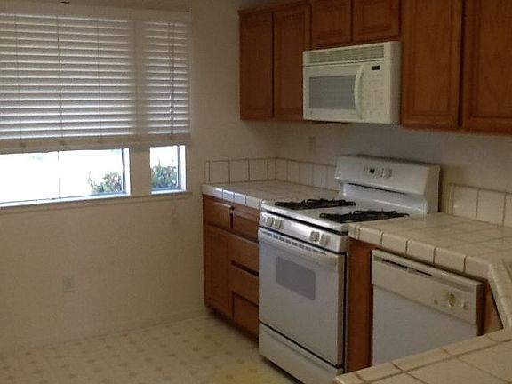 3rd image of 4144 Victrola Dr