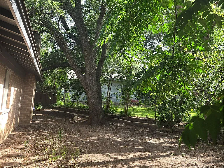 8910 Little Walnut Pkwy #B — Photo 25