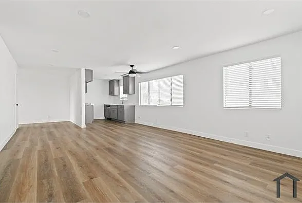 525 W 8th St #201 — Photo 17