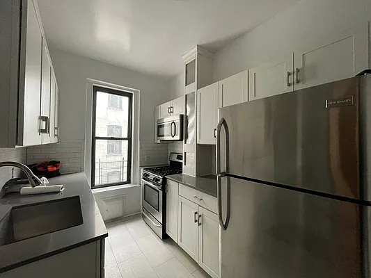 Rented by Hillel Realty Group | media 9