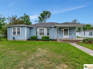 1605 E Power Ave, Victoria, TX 77901